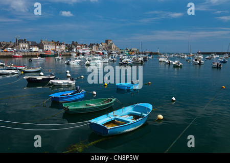 Francia, Manche, Barfleur, etichettati Les Plus Beaux Villages de France (i più bei villaggi di Francia), porto di pesca Foto Stock