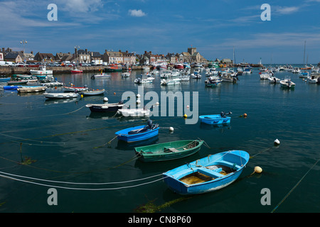 Francia, Manche, Barfleur, etichettati Les Plus Beaux Villages de France (i più bei villaggi di Francia), porto di pesca Foto Stock