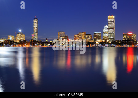 Il paesaggio di Back Bay di Boston, Massachusetts, STATI UNITI D'AMERICA dal fiume Charles. Foto Stock