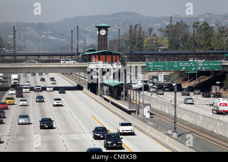 PASADENA, CA - 10 Aprile 2012 - Vista della Metro Linea Oro dalla stazione di Pasadena, CA il 10 aprile 2012. Foto Stock