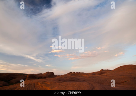 Buche presso il Dance Hall Rock, al tramonto - Grand Staircase-Escalante monumento nazionale, Utah Foto Stock