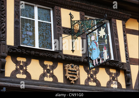 Francia, Haut Rhin, Alsazia strada del vino, Riquewihr, denominata Les Plus Beaux Villages de France (i più bei villaggi di Foto Stock