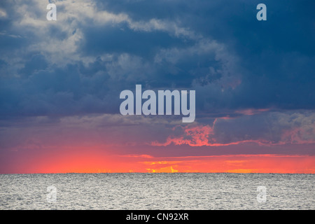 La Slovenia, Golfo di Trieste, costa Adriatica, regione di Primorska, pirano, cielo in tempesta sul mare Foto Stock