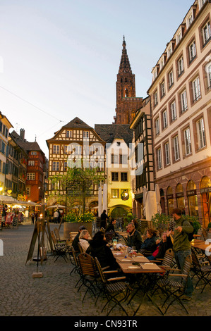 Francia, Bas Rhin, Strasburgo, città vecchia elencati come patrimonio mondiale dall' UNESCO, Place du Marche aux Cochons De Lait e cattedrale Foto Stock