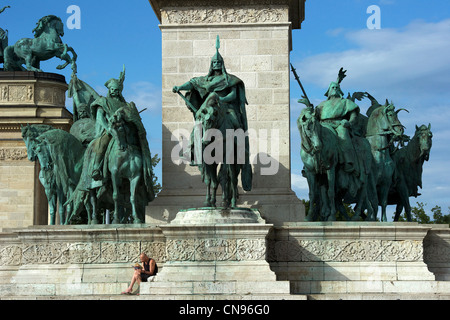 Ungheria, Budapest, elencato come patrimonio mondiale dall UNESCO, Hosok tere (Hereos Square),il Monumento millenario, l'ippica Foto Stock