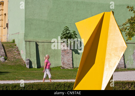 La Slovacchia, Bratislava, Hodzovo square, giardini francesi di fronte il palazzo Grassalkovich risalente al 1760, ora elezioni presidenziali Foto Stock