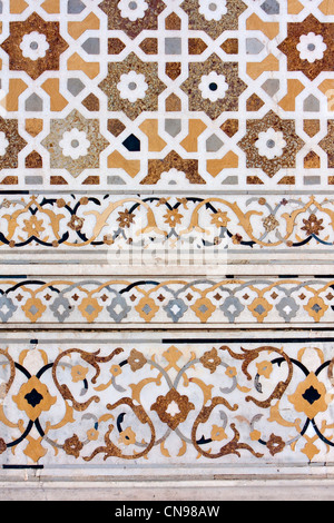 Agra, India. Pietra dura pietra al Itimad-ud-Dawlah, Mausoleo di Mirza Ghiyas Beg. Foto Stock