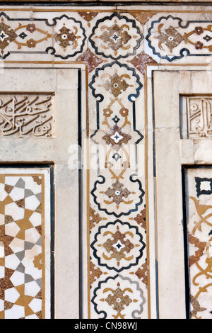 Agra, India. Pietra dura pietra al Itimad-ud-Dawlah, Mausoleo di Mirza Ghiyas Beg. Foto Stock