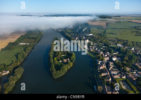 Francia, Eure, Les Andelys, Le Petit Andely, Ile du Chateau sopra Seine (vista aerea) Foto Stock