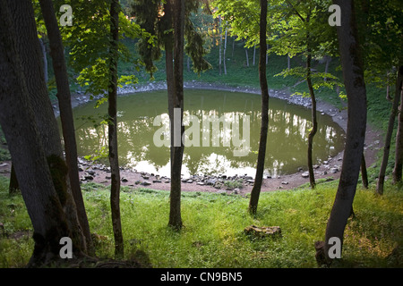 Estonia (Paesi Baltici), Regione Saare, isola di Saaremaa, Kaali, meteorite crater Foto Stock