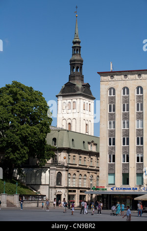 Estonia (Paesi Baltici), la regione di Harju, Tallinn, campanile del municipio dalla Piazza della Libertà Foto Stock