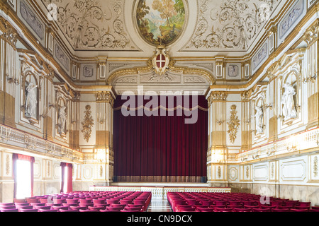 L'Italia, Campania, Napoli, centro storico, classificato come patrimonio mondiale dall' UNESCO, Piazza del Plebiscito, Palazzo Reale, la Foto Stock