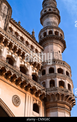 Minareto Charminar dettaglio di Hyderabad, Andhra Pradesh in India Foto Stock
