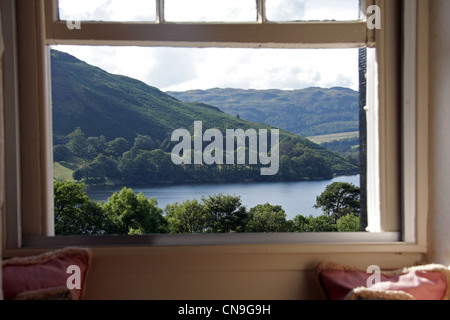 Finestra immagine vista su Lake Ullswater Foto Stock