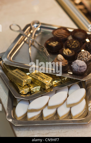 Francia, Alpes Maritimes, Nizza, cioccolatini, Torrone e Calisson Phillipe Cornet pasticcere Chocolatier, L'Oiseau d'Or Foto Stock