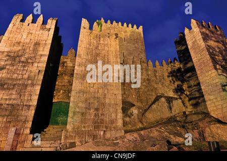 Portogallo: castello medievale nella capitale della cultura europea 2012 Guimaraes Foto Stock