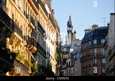 Francia, Parigi, St Germain, St Etienne du Mont chiesa visto da di Boulevard St Germain Foto Stock