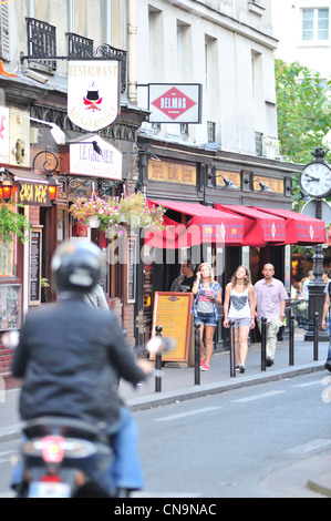 Francia, Parigi, Pantheon district, Contrescarpe square Foto Stock