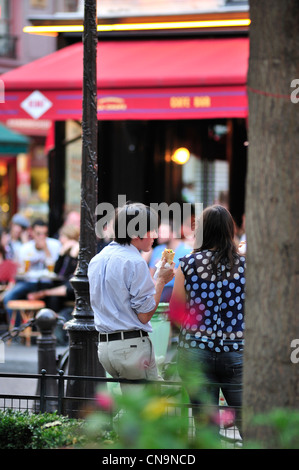 Francia, Parigi, Pantheon district, Contrescarpe square Foto Stock