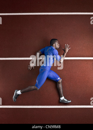Runner recante sulla via Foto Stock