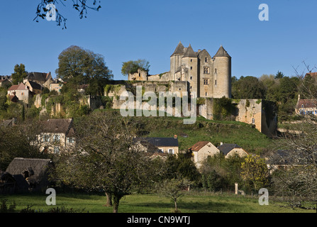 Francia, Dordogne Périgord Nero, Salignac Eyvigues, Salignac Castello e case di villaggio Foto Stock