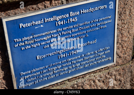 Placca a Peterhead docks Scozia Uk dedicata al segreto delle operazioni di intelligence durante il WW2. Foto Stock