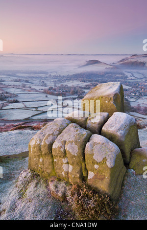 Froggatt bordo bordo Curbar sunrise Derbyshire Peak District Inghilterra GB UK Europa Foto Stock