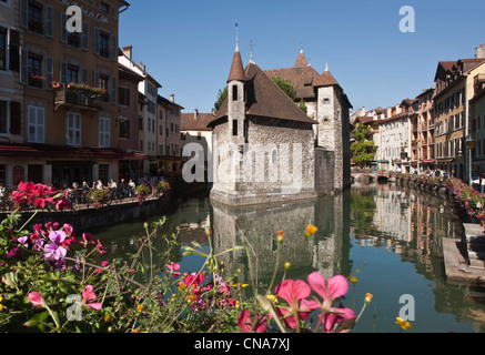 Francia, Haute Savoie, Annecy, il Palais de l'Ile sul Thiou Foto Stock