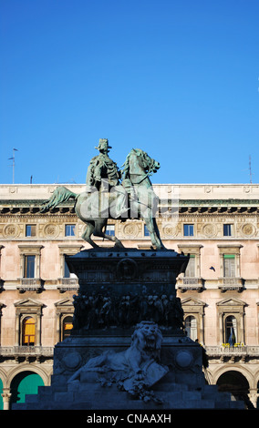 Il re Vittorio Emanuele II monumento in Piazza del Duomo a Milano, Italia Foto Stock