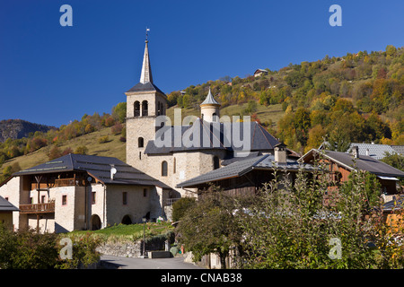 Francia, Savoie, Aigueblanche e la chiesa barocca di San Martin il XVII secolo nel borgo di Villargerel, Tarentaise Foto Stock