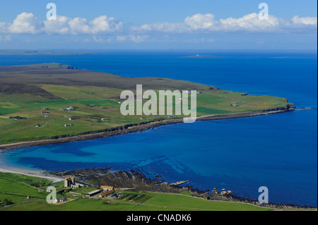 Regno Unito, Scozia, Highland, la costa orientale di Caithness a nord di stoppino, fattorie intorno Freswick Bay (Vista aerea) Foto Stock