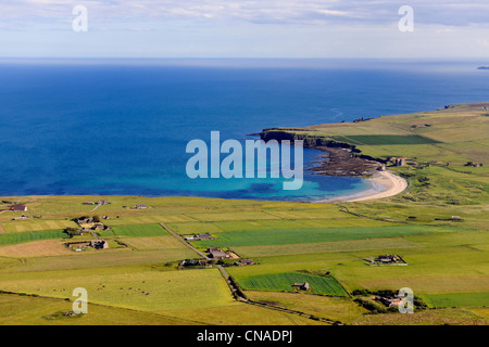 Regno Unito, Scozia, Highland, la costa orientale di Caithness a nord di stoppino, fattorie intorno Freswick Bay (Vista aerea) Foto Stock