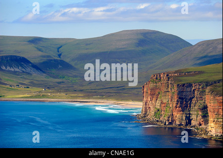 Regno Unito, Scozia, isole Orcadi, scogliere dell'isola di Hoy sulla costa atlantica a sud di Rackwick (vista aerea) Foto Stock