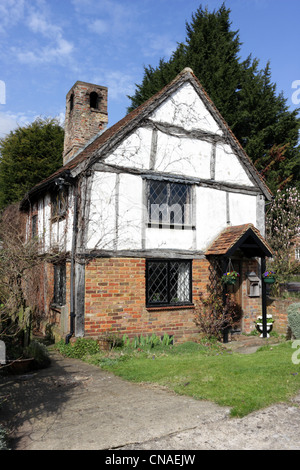 Il Gate House,un sedicesimo secolo in bianco e nero ex gatehouse,nota chiusa di comignolo,più insolita. Foto Stock