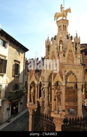 L'Italia, Veneto, Verona, elencato come patrimonio mondiale dall' UNESCO, archi degli Scaligeri, le tombe della famiglia degli Scaligeri signori di Foto Stock