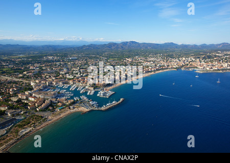 Francia, Var, Golfe de Frejus, Port Frejus e Saint Raphael sulla destra (vista aerea) Foto Stock