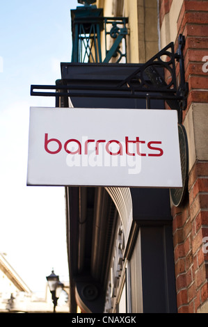 Una scarpa Barratts shop segno, REGNO UNITO Foto Stock