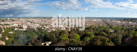 Bella vista panoramica della città di Nimes in Francia Foto Stock