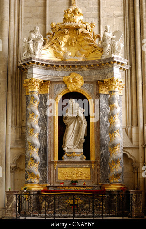 Francia, Somme, Amiens, Notre Dame d'Cattedrale di Amiens, elencati come patrimonio mondiale dall' UNESCO, pala d altare barocco sopra l altare in Foto Stock