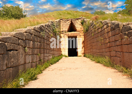 Tesoro di Atreo è un impressionante "tholos' alveare tomba sagomato sulla collina Panagitsa a Micene. La Grecia Foto Stock