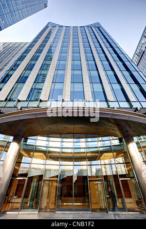 Churchill Sq Canary Wharf raschino di cielo blu cielo Foto Stock