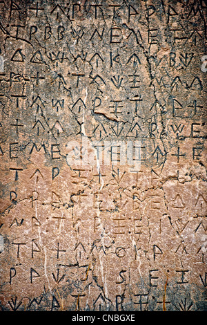 Inscritto Xanthian obelisco pilastro da 425-400 A.C. con la più lunga sapere Lycian iscrizioni. Xanthos Turchia Foto Stock