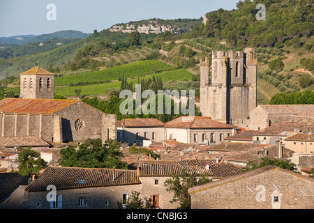 Francia, Aude, Lagrasse, etichettati Les Plus Beaux Villages de France (i più bei villaggi di Francia), la chiesa di San Foto Stock