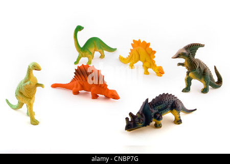 Gruppo del giocattolo dinosauri in plastica su bianco Foto Stock