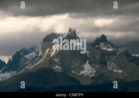 Los Cuernos o le corna del Parco Nazionale Torres del Paine Patagonia Cile Foto Stock