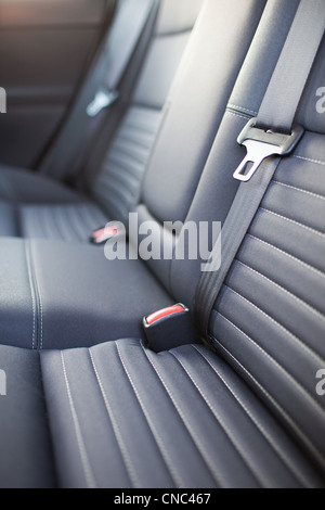 Auto moderna interni (SHALLOW DOF - messa a fuoco selettiva; dai toni di colore immagine) Foto Stock