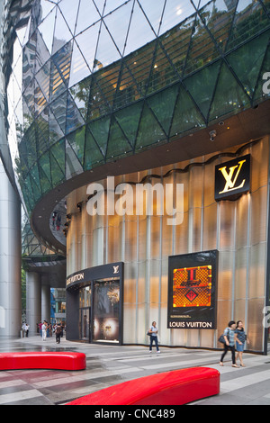 Di Singapore, Orchard Road, ION Orchard, centro commerciale aperto nel 2009, un negozio Louis Vuitton, marchio fondata nel 1854 da Louis Foto Stock