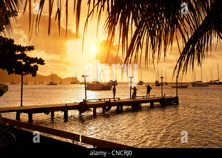 Port Elizabeth, Bequia Island al tramonto Foto Stock