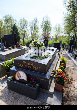 La tomba di Edith Piaf nel cimitero di Père Lachaise, Parigi Foto Stock