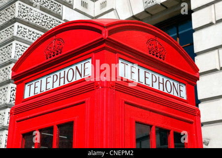 Cabine telefoniche rosse a Londra in Inghilterra Foto Stock